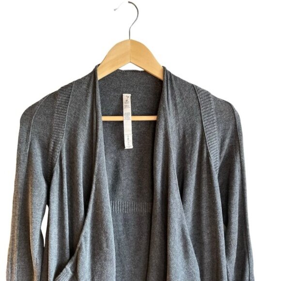 Lululemon Express Yourself Wrap Size 4 Gray Cashmere - Picture 3 of 9